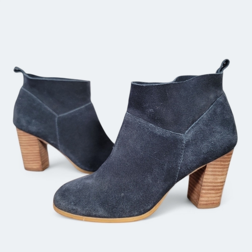 Crown Vintage Rita Suede Ankle Boots Stavked Heels Size 6.5